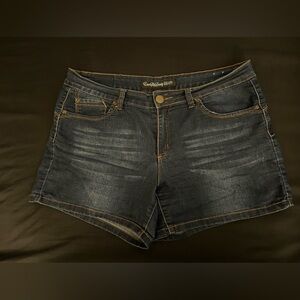Junior’s Thread Market “Love My Booty” 5 pocket stretch denim shorts in size 15